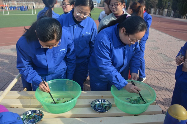 公司組織慶?！叭恕眿D女節(jié)活動(dòng)