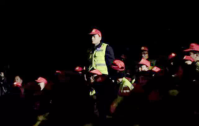 不忘初心，砥礪前行                        ——贊山東勝利鋼管有限公司愛(ài)心一百公益車隊(duì)隊(duì)員