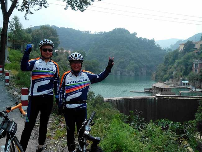 欣賞自然美景，走進(jìn)大山騎行活動(dòng)。